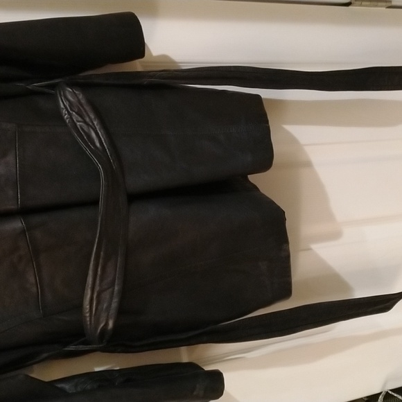 Danier button front belted black leather jacket ladies US size 6 - Picture 11 of 15